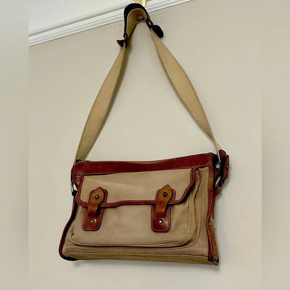 A684 circa 1978 Ghurka No. 8 Courier Bag Leather USA Made Vintage Saddle